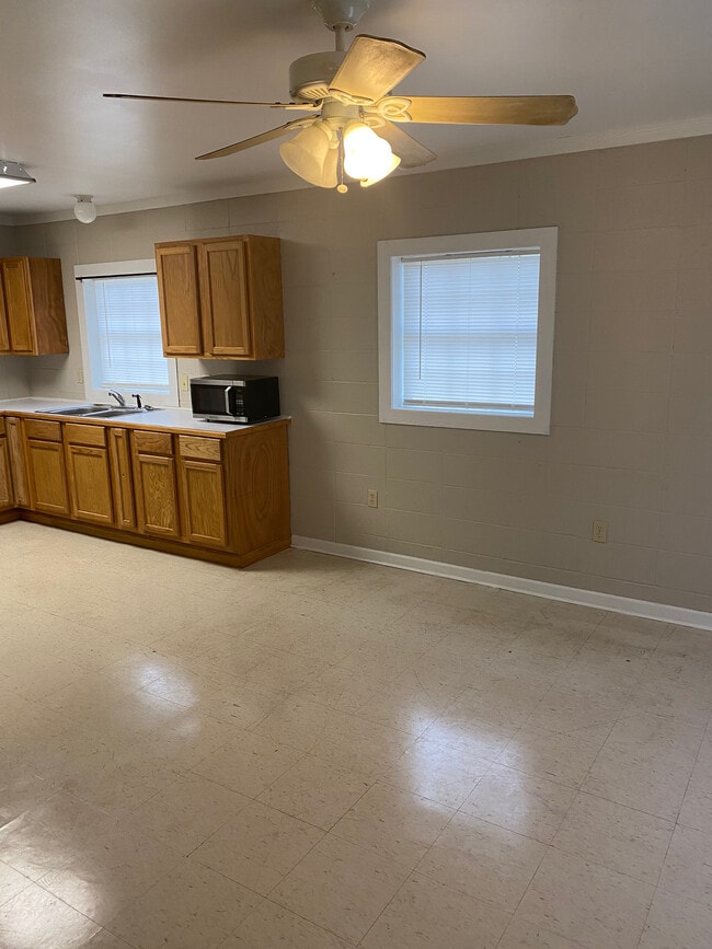 4111 Highway 31 Unit A