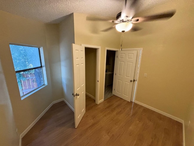 Photo - 526 W 49th St