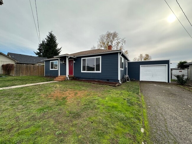 Photo - Newly Remodeled 3 bedroom house in Roseburg