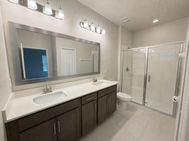 Photo - Spacious 6-Bedroom Home with 6.5 Baths in Haines City!