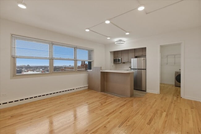 Building Photo - 5630 North Sheridan-S1109 Unit S1109