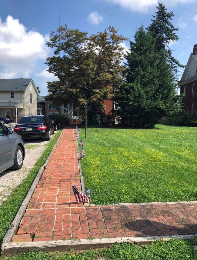 2 off street parking spots - 511 York St Unit Apartment 2