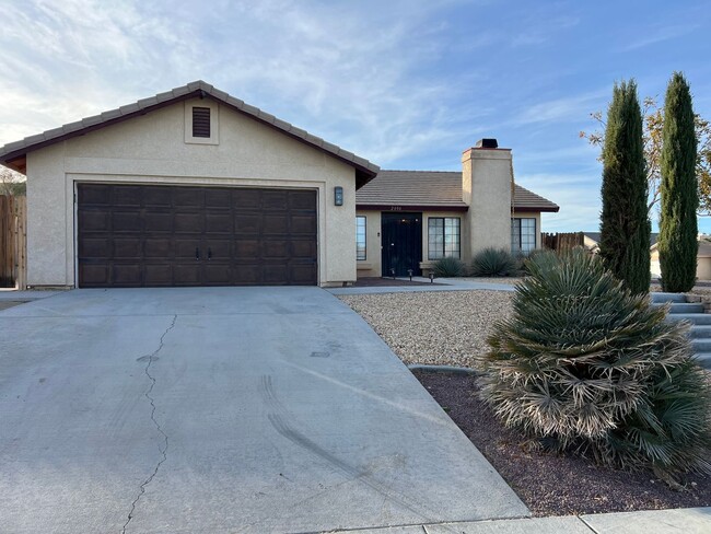 Beautiful 3 Bedroom 2 Bathroom House in Co... - Beautiful 3 Bedroom 2 Bathroom House in Co...