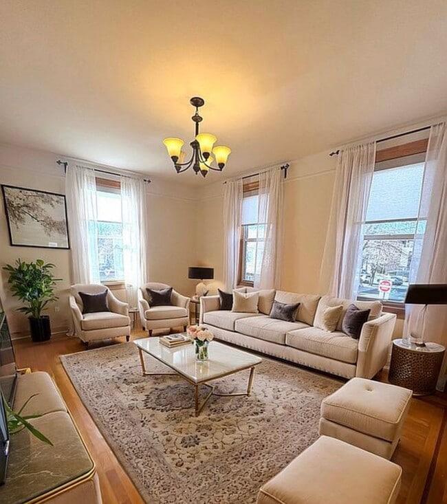 Building Photo - 4210 23rd Ave Unit 1