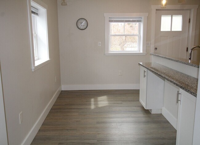 Photo - Cozy 2 Bedroom,1 bathroom home in Uptown K...