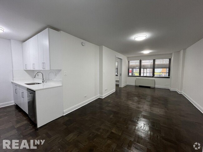 Building Photo - 96 Fifth Avenue Unit 19B Rental