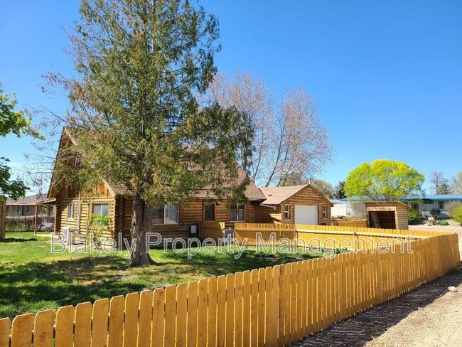 Building Photo - 15905 Ellis Ave