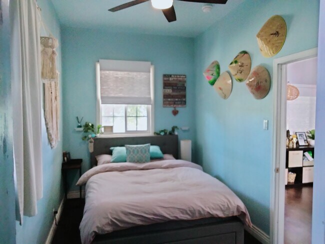 Photo - 523 E 21st St