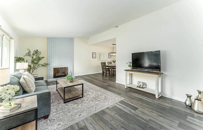 Photo - 7684 Surrey Ln