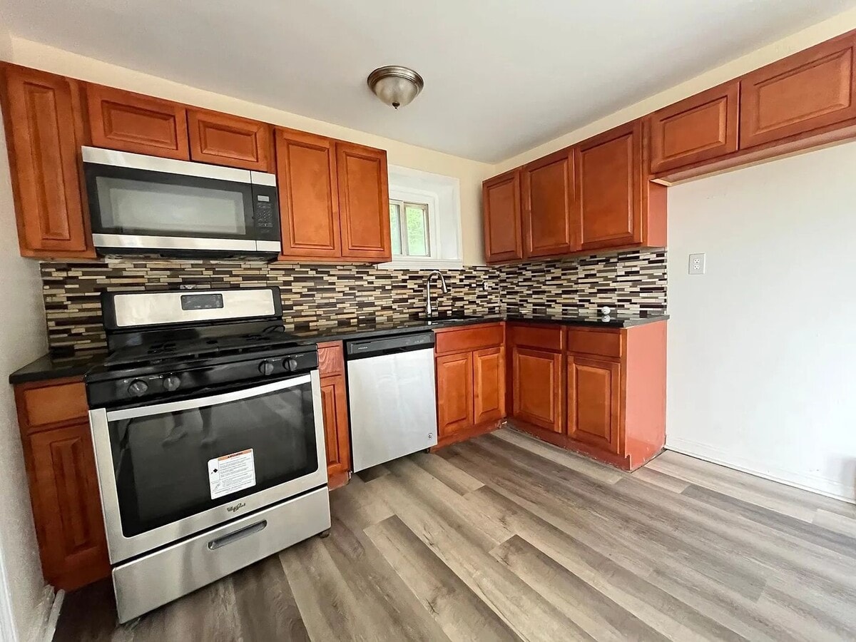 Photo - 22 Hemlock St