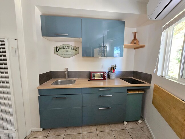 Photo - 5710 Vineland Ave Unit 5710 1/2 Vineland Ave (Middle)