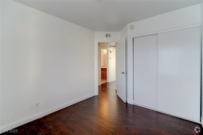 Building Photo - 2120 Venus Ave Unit D Rental