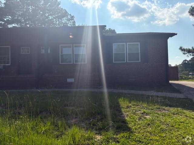 Building Photo - "Cozy 2-Bedroom Retreat with Granite Elega... Rental