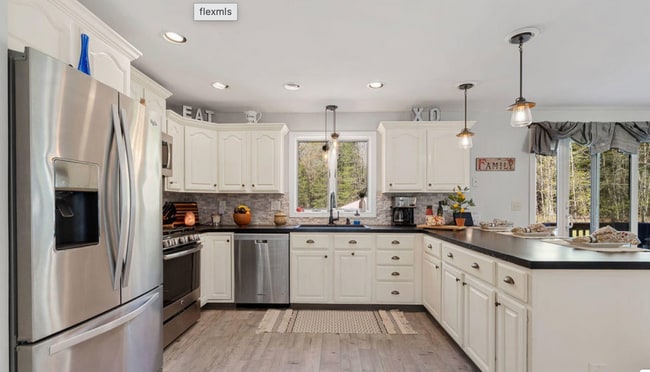 Photo - 13 White Pine Ln