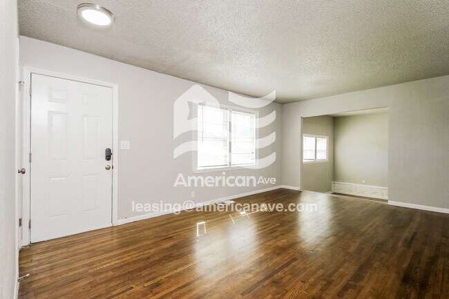 Photo - 875 E 53rd St N