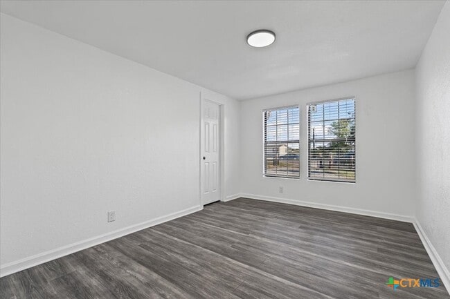 Photo - 180 Dunlap Cir