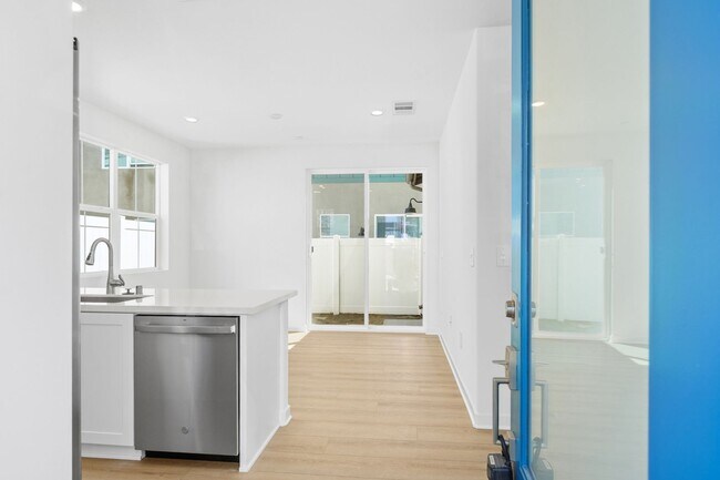 Photo - Modern Comfort & Style in Prime Ontario Location