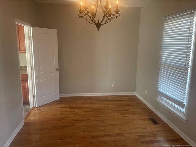 Photo - 425 Dunblane Way