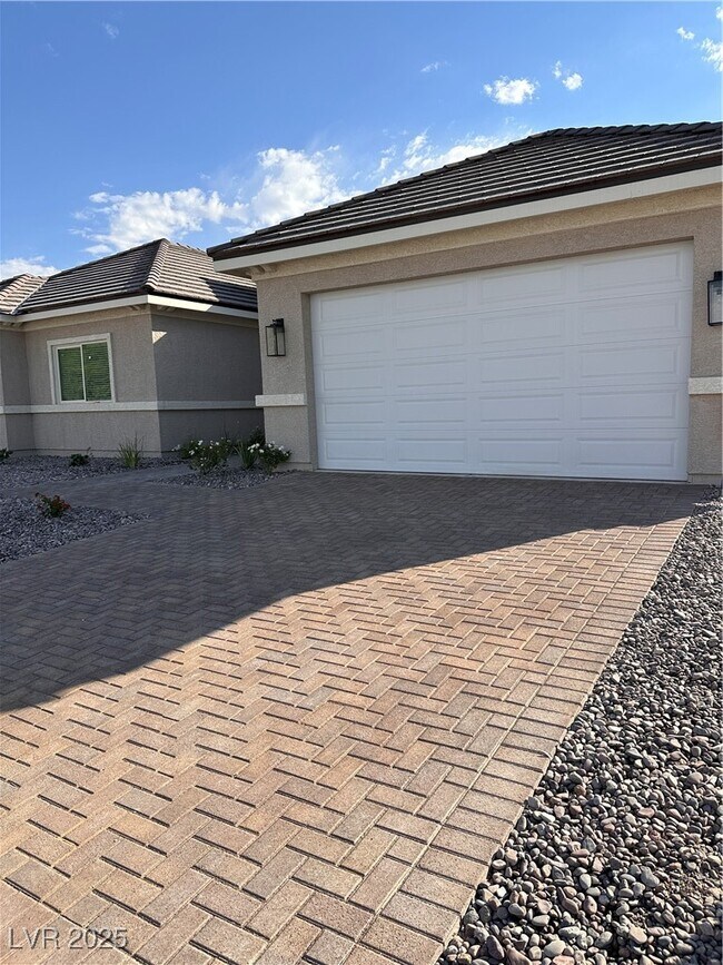 Photo - 2590 Apricot Ln