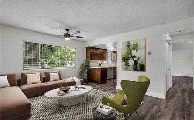 Photo - 665 W 21st St Unidad 3