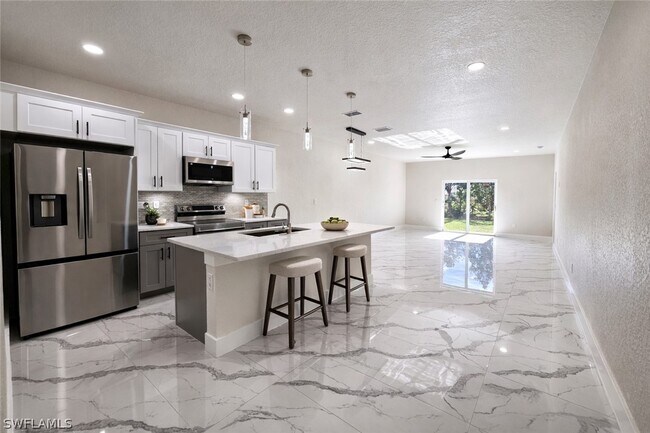 Photo - 2423 Milton Ave S