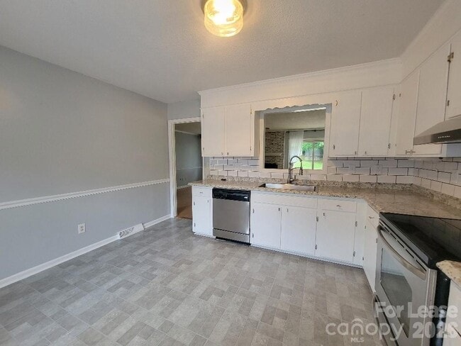 Photo - 2021 Downey St