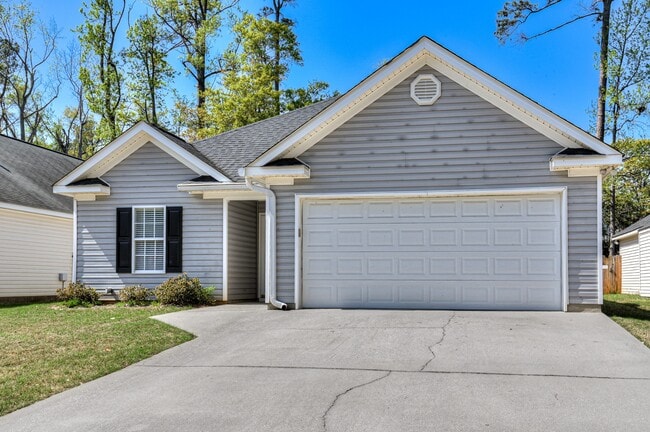 Photo - 490 Connemara Trail