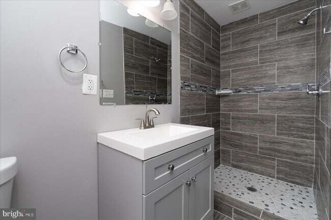 Photo - 1230 W Lombard St