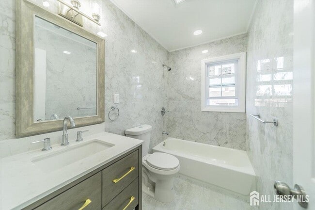 Photo - 54 Bergen St Unit 2 FL