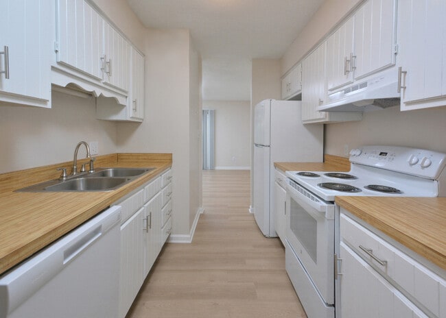 Photo - Collins Park Apartments