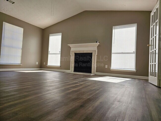 Photo - 4663 Forest Trail