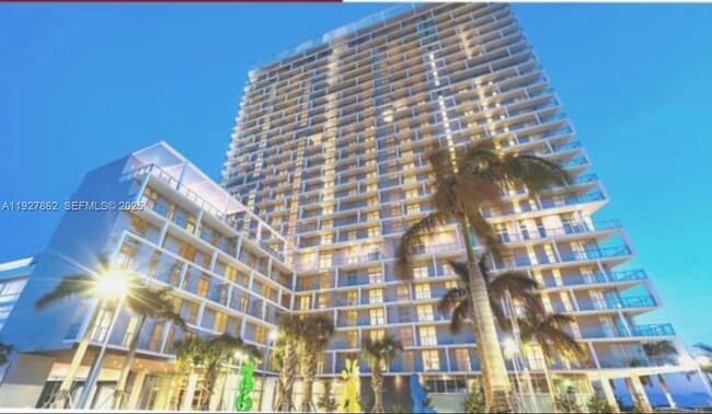 Building Photo - 2000 Metropica Wy Unit 1009