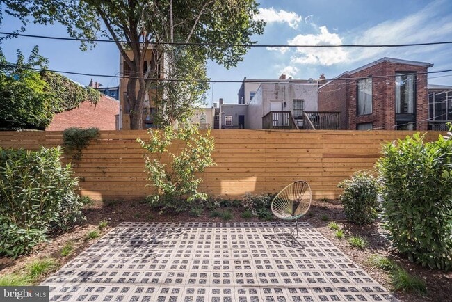 Photo - 450 Ridge St NW