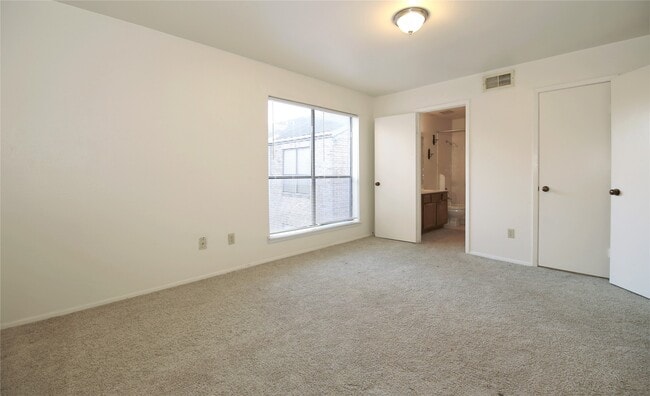 Photo - 2025 Augusta Dr Unit 306