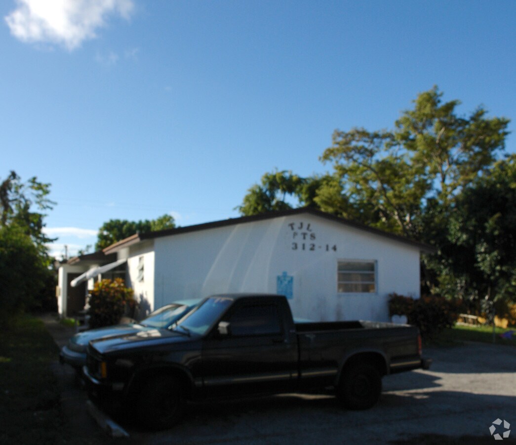 Photo - 2312-14 Fillmore St