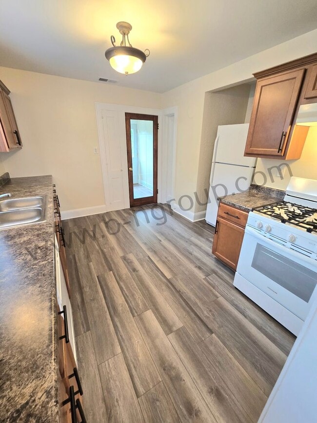 6016 12th Ave Unit Upper