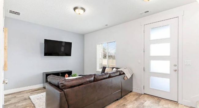 Building Photo - 1812 W Irini Ln