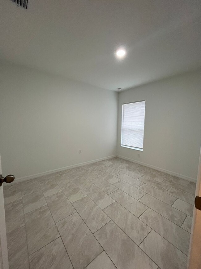 Photo - NEWER Duplex 4 Bed 2 bath on Cul-de-sac!!!