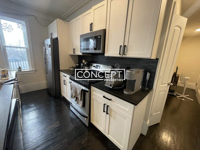 Photo - 839 Parker St