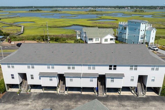 Building Photo - Fully furnished townhome in Surf City