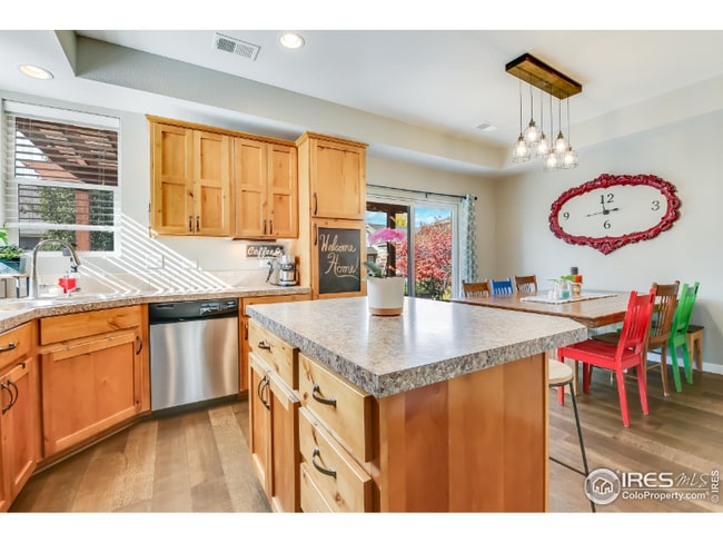 Photo - 347 Toronto St