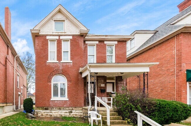 Photo - 196 W 8th Ave