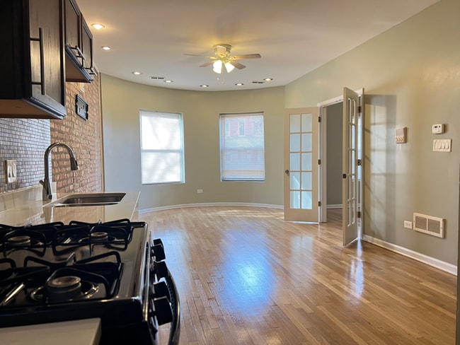 Photo - 5710 S Michigan Ave Unidad 3S