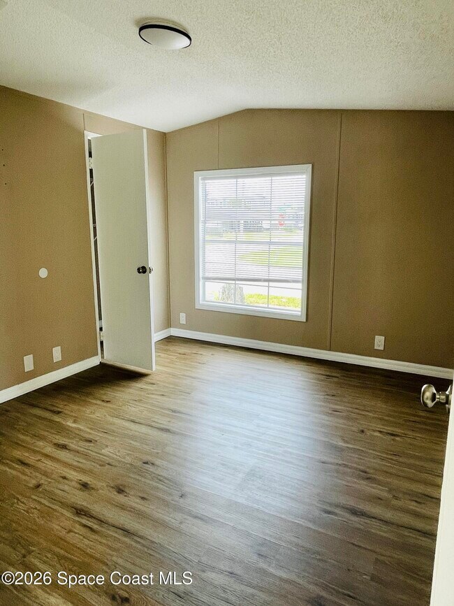 Photo - 2508 Chatham Way NE