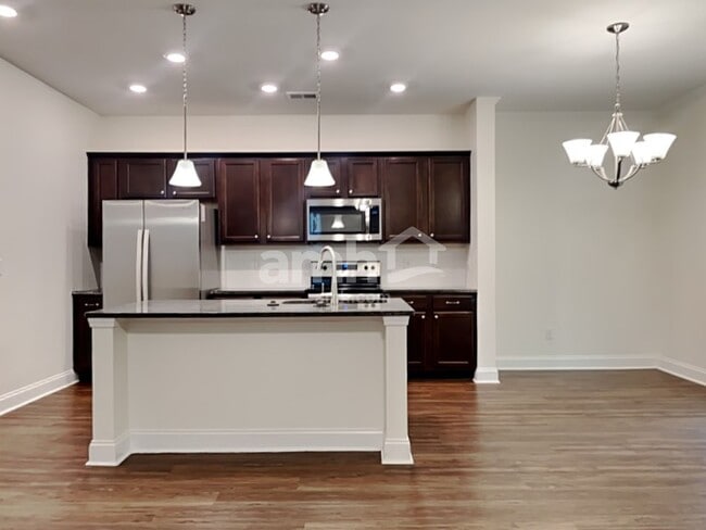 Photo - 121 Sweet Gum Dr