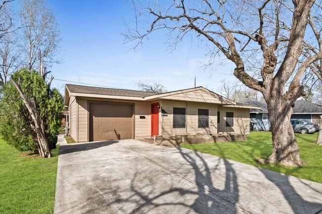 Photo - 6015 Ridgeway Dr