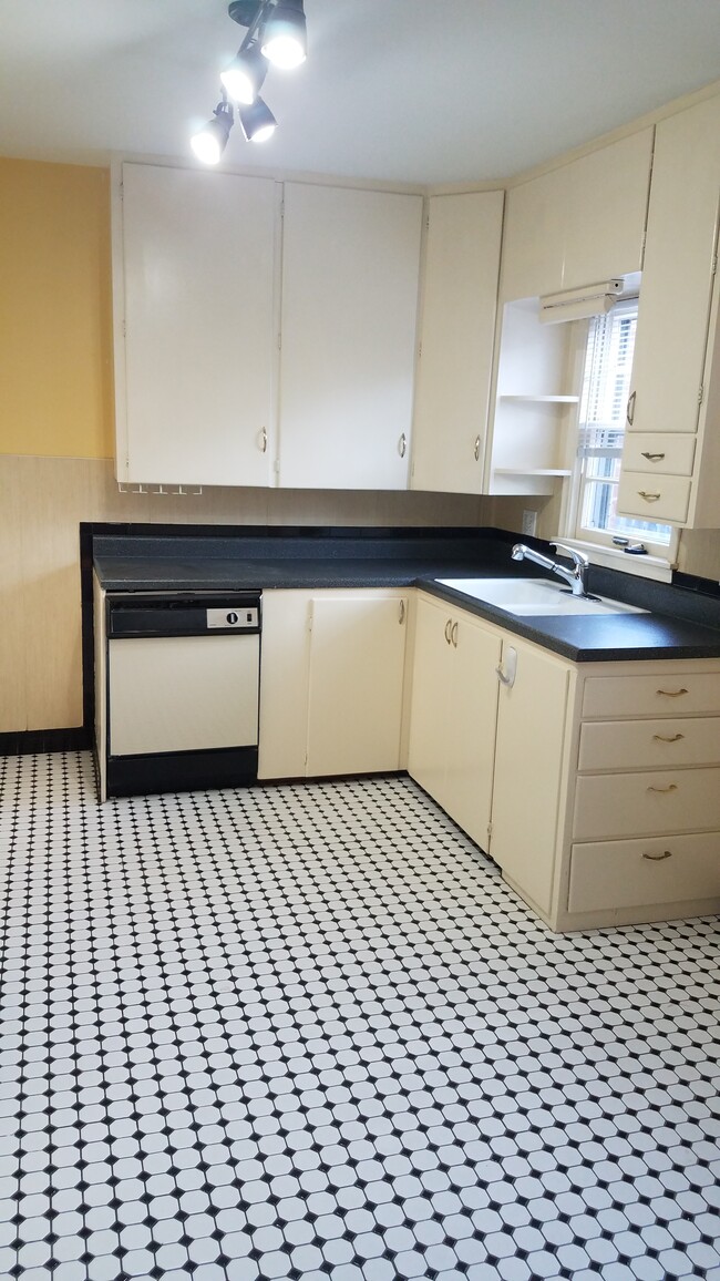 Photo - 1136 68th St Unit downstairs 2 bedroom