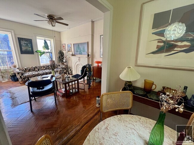 Building Photo - 2BR 1BA Sunny Top Floor Sprawling Brownstone Unit 3 Rental