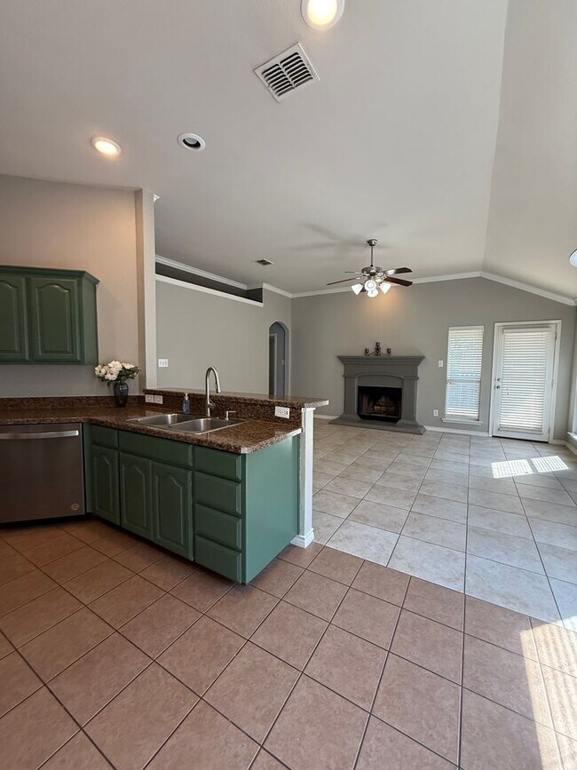 Photo - Adorable 4/2/2 located minutes from Weathe...