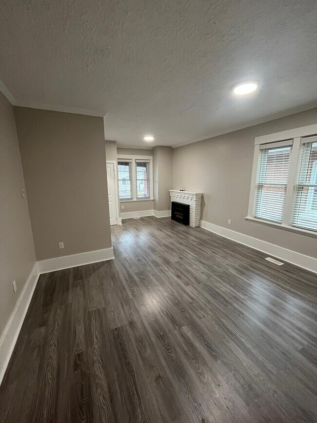 Photo - 159 Dundas St